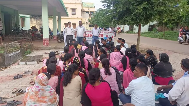 ବିଇଓ କାର୍ଯ୍ୟାଳୟ ସମ୍ମୁଖରେ ପ୍ରାଥମିକ ଶିକ୍ଷକଙ୍କ ବିକ୍ଷୋଭ