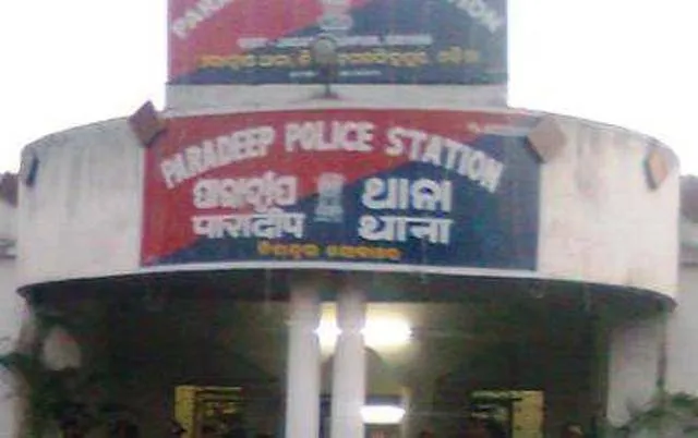 ନେହେରୁ ବଙ୍ଗଳା ମାଛଧରା ବନ୍ଦରରେ ଭାସୁଛି ବୋଟ କର୍ମଚାରୀଙ୍କ ମୃତଦେହ