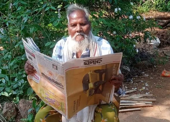 ଖବରକାଗଜ ପଢ଼ିବାର ଅଭ୍ୟାସ: ଭତ୍ତା ଟଙ୍କାରେ କିଣୁଛନ୍ତି ସମ୍ବାଦ