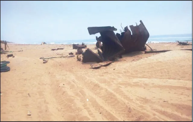 ମତ୍ସ୍ୟଜୀବୀଙ୍କୁ ବିପଦ ଜାହାଜ କଣ୍ଟେନର୍‌: ୫ ବର୍ଷ ହେଲା ବାଲିରେ ଅଧା ପୋତି ହୋଇ ରହିଛି