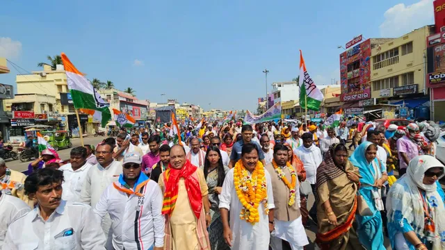 ବଡ଼ଦାଣ୍ଡରେ କଂଗ୍ରେସ ପକ୍ଷରୁ ପଦଯାତ୍ରା: ଶ୍ରୀମନ୍ଦିର ମୁଖ୍ୟ ପ୍ରଶାସକଙ୍କୁ ଦାବିପତ୍ର ପ୍ରଦାନ କଲେ ନେତୃବୃନ୍ଦ