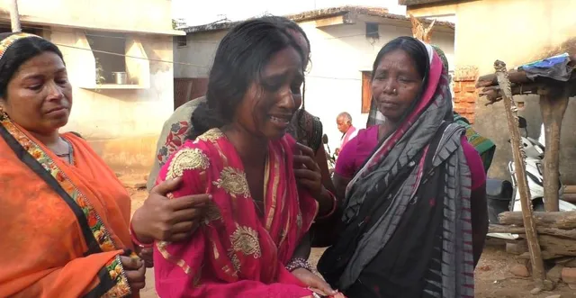 ଟଙ୍କା ପାଇଁ ହସ୍ପିଟାଲରେ ବନ୍ଧା ପଡ଼ିଛି ଭାଇର ମୃତଦେହ: ଘରକୁ ଶବ ଆଣିବା ପାଇଁ ତିନି ଭଉଣୀ ମାଗୁଛନ୍ତି ଭିକ୍ଷା