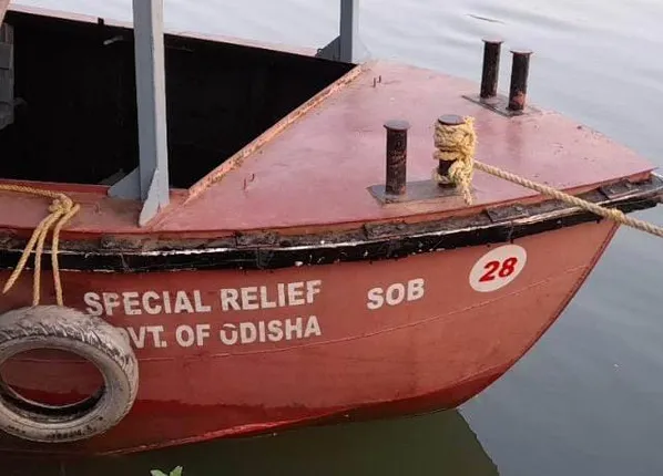 ଖତ ଖାଉଛି ଡଙ୍ଗା: ନାବିକ, ଖଲାସୀ ଏବେ କାରଖାନା ଶ୍ରମିକ