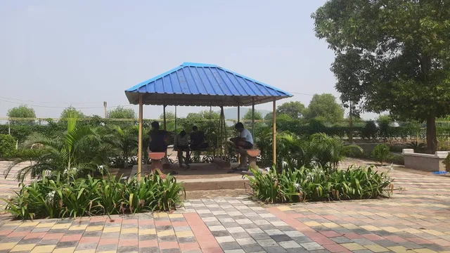 ଗ୍ରାମୀଣ ପରିବେଶକୁ ମନଲୋଭା କରୁଛି ସରୋବର, ଉଦ୍ୟାନ