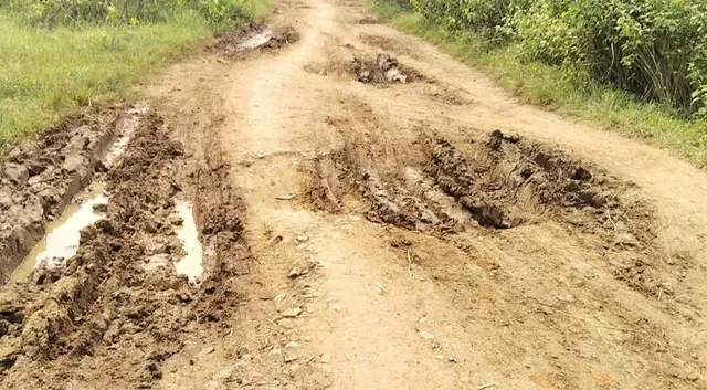 ବିକାଶରେ ଲାଗିଲା ବ୍ରେକ୍: ୧୫ ବର୍ଷ ହେଲା ୪ ଗ୍ରାମର ରାସ୍ତା ଉନ୍ନତୀକରଣ କାର୍ଯ୍ୟ ଠପ୍