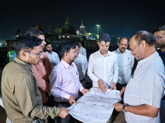 ମହାପ୍ରଭୁଙ୍କୁ ଦର୍ଶନ କଲେ ୫-ଟି ଓ ନବୀନ ଓଡ଼ିଶା ଅଧ୍ୟକ୍ଷ ଭି.କେ ପାଣ୍ଡିଆନ