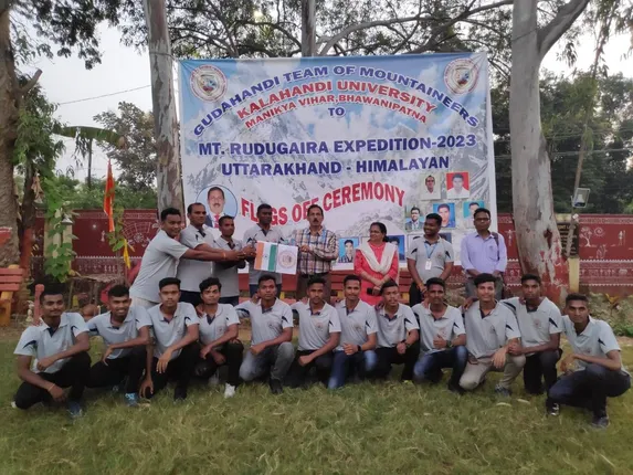 କଳାହାଣ୍ଡି ବିଶ୍ବବିଦ୍ୟାଳୟର ଛାତ୍ରଛାତ୍ରୀଙ୍କ ପର୍ବତା​ରୋହଣ