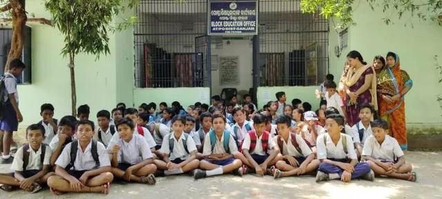 ଗଞ୍ଜାମ ବିଇଓ ଅଫିସ ସମ୍ମୁଖରେ ବିଦ୍ୟାର୍ଥୀ ଓ ଅଭିଭାବକଙ୍କ ଧାରଣା