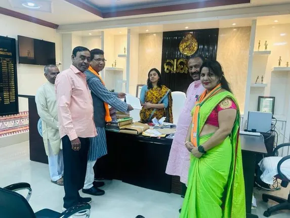 ଖାଦ୍ୟ ଯୋଗାଣରେ ଅନିୟମିତତା ଓ ସମସ୍ୟା: ଜିଲ୍ଲାପାଳଙ୍କୁ ଭେଟି ଦାବିପତ୍ର ପ୍ରଦାନ କଲା ବିଜେପି