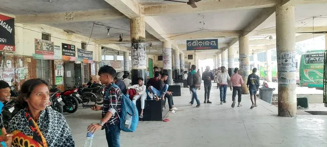 ଭଡ଼ାରେ ଚାଲିଛି ରାଜ୍ୟ ପରିବହନ କାର୍ଯ୍ୟାଳୟ: ମରାମତି ଡିପୋ ନଥିବାରୁ ରାସ୍ତାକଡ଼ରେ ଖରାପ ବସ୍ 