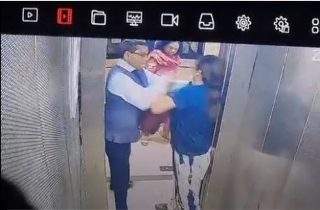 ଲିଫ୍ଟରେ କୁକୁର ନେବା ଘଟଣାକୁ ନେଇ ମହିଳାଙ୍କୁ ଚାପୁଡ଼ା ମାରିଲେ ପୂର୍ବତନ ଆଇଏଏସ ଅଧିକାରୀ