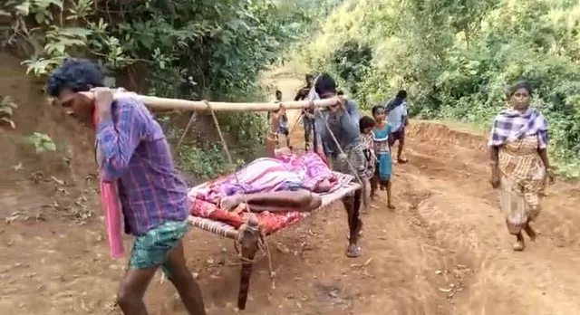 ପୋଲ ନଥିବାରୁ ଗାଁ’କୁ ଆସିପାରିଲାନି ଆମ୍ବୁଲାନ୍ସ: ଖଟିଆରେ ବୁହା ହୋଇ ନଦୀ ପାର ହେଲେ ଗୁରୁତର ବୃଦ୍ଧା