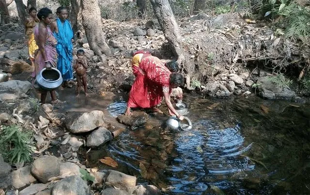 ପାଣି ନେଉଛି ଜୁଆଙ୍ଗଙ୍କ ଜୀବନ: ଜୁଆଙ୍ଗ ସାହିରେ ଡାକ୍ତରୀ ଦଳ, ପାଣିଟାଙ୍କିରେ ପୋକ ସାଲୁବାଲୁ