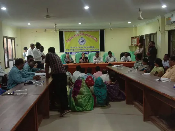ଅସ୍ତରଙ୍ଗରେ ଜିଲ୍ଲାପାଳଙ୍କ ଜନଶୁଣାଣି: ‘ଆମ ଓଡ଼ିଶା ନବୀନ ଓଡ଼ିଶା’ ଯୋଜନାକୁ ନେଇ ଧାରଣାରେ ବସିଲେ ଜନ ପ୍ରତିନିଧି