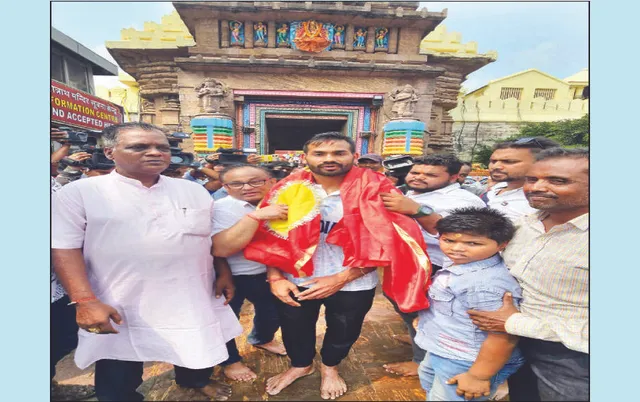 ଜନ୍ମମାଟିରେ କିଶୋର: ମହାପ୍ରଭୁଙ୍କ ଦର୍ଶନ କଲେ, ଗାଁ’ରେ ଭବ୍ୟ ସ୍ବାଗତ