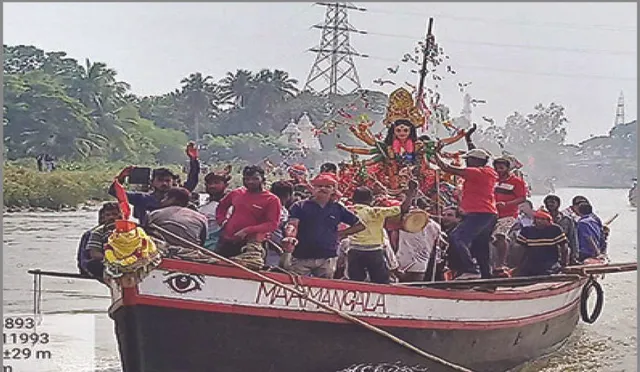 ପାଣି ଭିତରେ ବିରଳ ଭସାଣି ପର୍ବ: ହଂସୁଆରେ ଚାପ ଖେଳି ବିଦାୟ ନେଲେ ମା