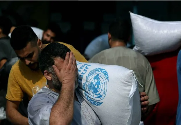 ବଞ୍ଚିବା ପାଇଁ ଭୀଷଣ ସଂଘର୍ଷ :ଗୋଦାମ,ରିଲିଫ୍ କେନ୍ଦ୍ରରେ ପଶି ଲୁଟିଛନ୍ତି ଗାଜାବାସୀ