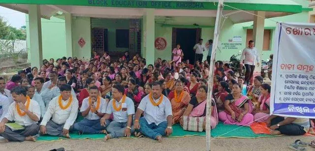 ଆନ୍ଦୋଳନ କରିଥିବା ଶିକ୍ଷକଙ୍କ ଦରମା ବନ୍ଦ: ୨ ମାସର ଦରମା ଓ ପୂଜା ଅଗ୍ରୀମ ଦେବା ପାଇଁ ଦାବିପତ୍ର