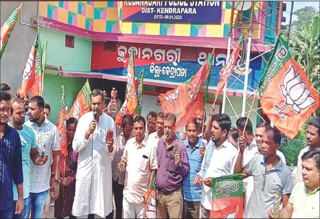 ନିଶା ଦେଇ କଲେଜ ଛାତ୍ରୀଙ୍କୁ ଦୁଷ୍କର୍ମ ଉଦ୍ୟମ ଘଟଣା: ଗୁମର ଖୋଲୁଛି ସହପାଠିନୀ; କୁଆଡ଼େ ଗଲେ ଅଭିଯୁକ୍ତ?