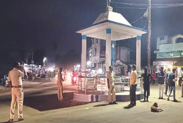 ବଙ୍ଗୋମୁଣ୍ଡାରେ ଗୋଷ୍ଠୀ ସଂଘର୍ଷ, ୧୫ରୁ ଅଧିକ ଗୁରୁତର: ୧୪୪ ଧାରା ଜାରି କଲା ପ୍ରଶାସନ