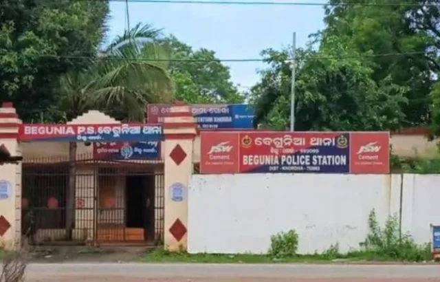 ମଧ୍ୟରାତ୍ରିରେ ଥାନାରୁ ଜବତ ବାଣ ଚାଲାଣ ଘଟଣା: ବେଗୁନିଆ ପୁଲିସ କନଷ୍ଟେବଳ ସିଦ୍ଧେଶ୍ବର ମହାପାତ୍ର ନିଲମ୍ବିତ