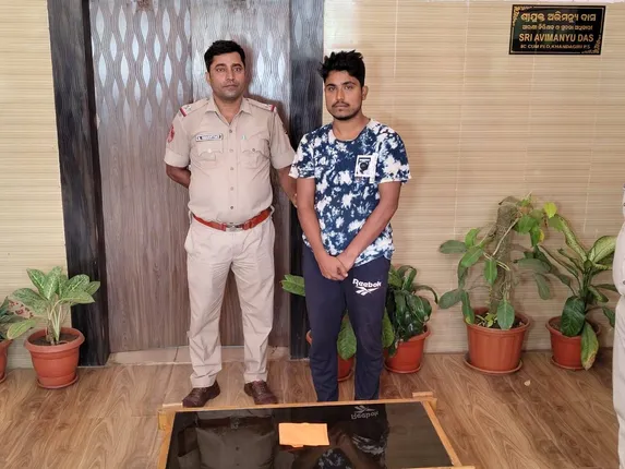 ୮୦ ବର୍ଷୀୟ ବୃଦ୍ଧାଙ୍କୁ ଚୂନ ଲଗାଇଲା କେୟାରଟେକର, ଚୋରିକରି ନେଇଗଲା ସୁନା ଅଳଙ୍କାର