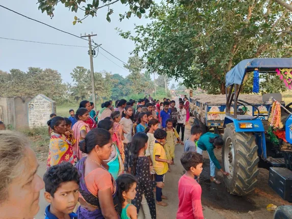 ଚାପିଦେଲା ବାଲି ବୋଝେଇ ଟ୍ରାକ୍ଟର: ଯୁବକଙ୍କ ମୃତ୍ୟୁ ପରେ ଚାପା ଉତ୍ତେଜନା