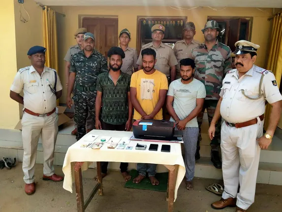 ନକଲି ନୋଟ୍‌ ଦେଇ ଜିନିଷ କିଣୁଥିବା ବେଳେ ୩ଜଣଙ୍କୁ ମାଡ଼ିବସିଲା ପୁଲିସ