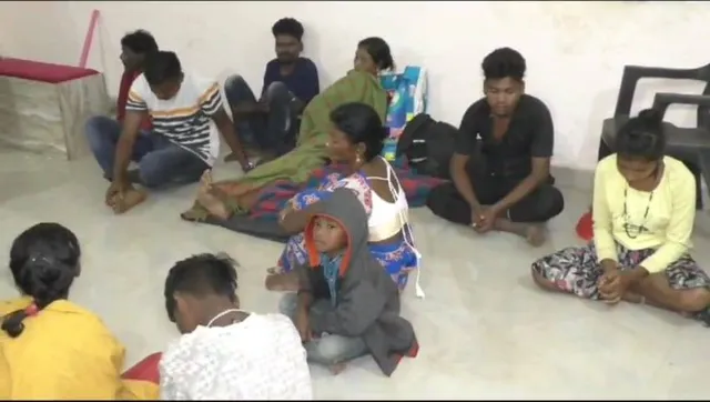 କଣ୍ଟାବାଞ୍ଜି ରେଳ ଷ୍ଟେସନରୁ ୨୪ ଦାଦନ ଉଦ୍ଧାର: ୩ ଦଲାଲଙ୍କୁ ଥାନାରେ ଅଟକ ରଖି ପୁଲିସର ପଚରାଉଚରା