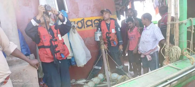 ନିଷିଦ୍ଧାଞ୍ଚଳରୁ ପୁଣି ମାଛଧରା ଟ୍ରଲର ଜବତ, ୧୫ ଜଣ ମତ୍ସ୍ୟଜୀବୀ ଅଟକ