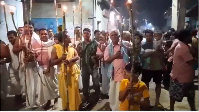 ମେହେର ସଂପ୍ରଦାୟର ନିଆରା ପରମ୍ପରା; ଦୀପାବଳିରେ ଆଲୋକ ଦେଖାଇ ପିତୃପୁରୁଷଙ୍କୁ ଦେଲେ ବିଦାୟ