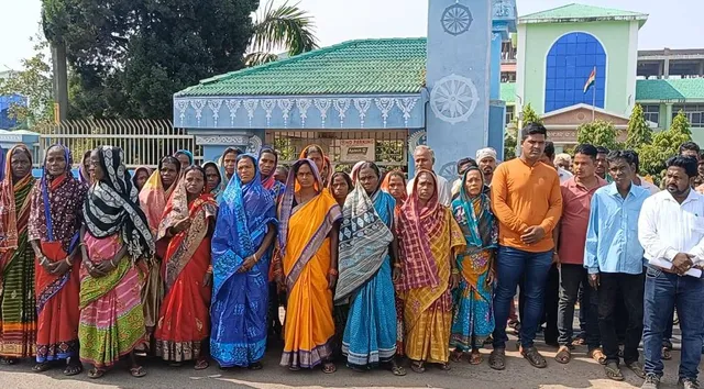 ପଥରଖଣିରୁ ବଟି ଆଦାୟ ଅଭିଯୋଗ: ପଦକ୍ଷେପ ନେବାକୁ ଗ୍ରାମବାସୀଙ୍କ ଦାବିପତ୍ର