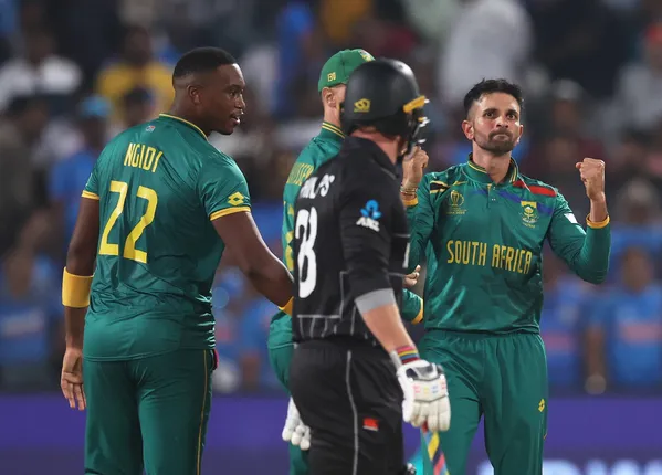 ବିଶ୍ବକପ୍ : ନ୍ୟୁଜିଲାଣ୍ଡକୁ ୧୯୦ ରନରେ ହରାଇଲା ଦକ୍ଷିଣ ଆଫ୍ରିକା, ରୋଚକ ହେଲା ସେମି-ଫାଇନାଲ ଦୌଡ଼