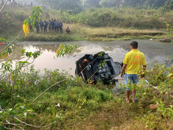 କୁହୁଡ଼ି ନେଲା ଜୀବନ: ବାଘନଦୀକୁ ଖସିପଡ଼ିଲା ଅଟୋ, ଯୁବକ ମୃତ