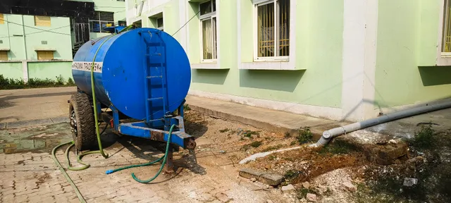 ଅବ୍ୟବସ୍ଥା ଘେରରେ ରାଇରଙ୍ଗପୁର ଉପଖଣ୍ଡ ଚିକିତ୍ସାଳୟ: ନବ ନିର୍ମିତ ପାଇଖାନା ଟାଙ୍କି ଫାଟି ଭାସୁଛି ମଇଳା