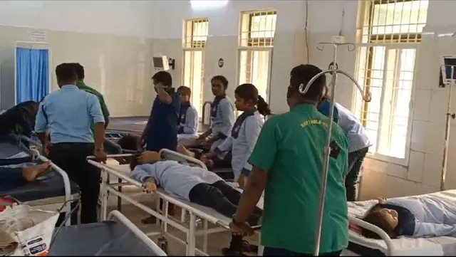 ଘରୋଇ ସ୍କୁଲରେ ଅଘଟଣ: ପ୍ରଥମ ମହଲାରୁ ପଡ଼ି ଦଶମ ଶ୍ରେଣୀ ଛାତ୍ରୀ ଗୁରୁତର, ଅନ୍ୟ ୧୦ ଛାତ୍ରଛାତ୍ରୀ ଅସୁସ୍ଥ