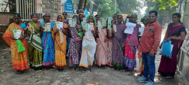 ୮ ମାସ ହେଲା ଭତ୍ତାରୁ ବଞ୍ଚିତ ୨୦ ହିତାଧିକାରୀ; ପୋଷ୍ଟ ଅଫିସ ମାଧ୍ୟମରେ ଟଙ୍କା ଦେବା ପାଇଁ ଜଣକ ପିଛା ୩୦୦ ମାଗୁଛନ୍ତି