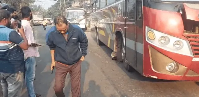 ବୃଦ୍ଧାଙ୍କ ଉପରେ ଚଢ଼ିଗଲା ଘରୋଇ ବସ୍, ଷଣ୍ଢ ଆକ୍ରମଣରେ ଚାଲିଗଲା ଜଣେ ମହିଳାଙ୍କ ଜୀବନ