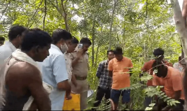 ଚାକୁଣ୍ଡା ଗଛରେ ଝୁଲୁଛି ଯୁବକଙ୍କ ମୃତଦେହ: ଆତ୍ମହତ୍ୟାର କାରଣ ଅସ୍ପଷ୍ଟ