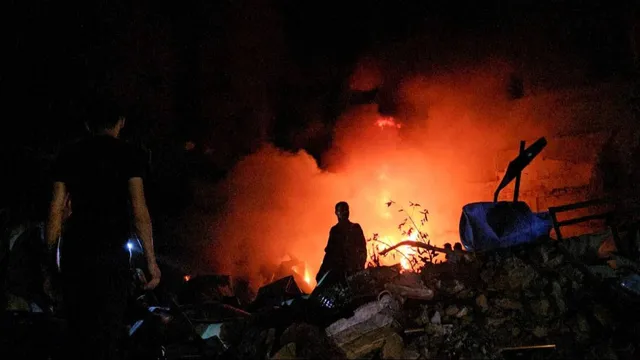 ଇସ୍ରାଏଲୀୟ ବୋମାବର୍ଷଣ ଯୋଗୁଁ ଗାଜା ‘ଅଲ୍‌-ମଗାଜୀ’ ଶରଣାର୍ଥୀ ଶିବିରରେ ୩୦ରୁ ଊର୍ଦ୍ଧ୍ବ ମୃତ: ହମାସ୍‌