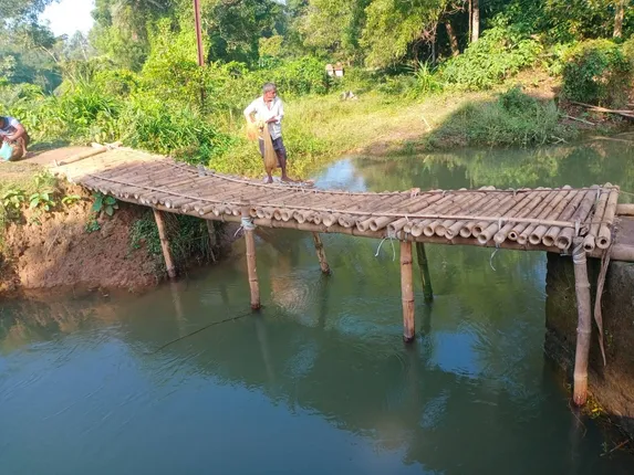 ଲୋକଙ୍କ ଭରସା ୨୦ ବର୍ଷର ପୁରୁଣା ବାଉଁଶ ପୋଲ