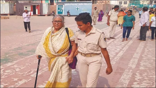 ବରିଷ୍ଠ, ଦିବ୍ୟାଙ୍ଗଙ୍କୁ ଦର୍ଶନ କରାଇଲା ପୁଲିସ