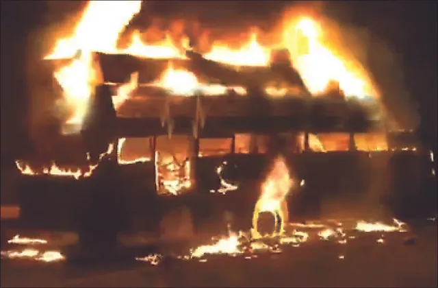 ଜଳିଗଲା କୋଲକାତା-ପାରାଦୀପ ବସ୍‌: ବିସ୍ଫୋରକ ସାମଗ୍ରୀ ପାଇଁ ଅଘଟଣ