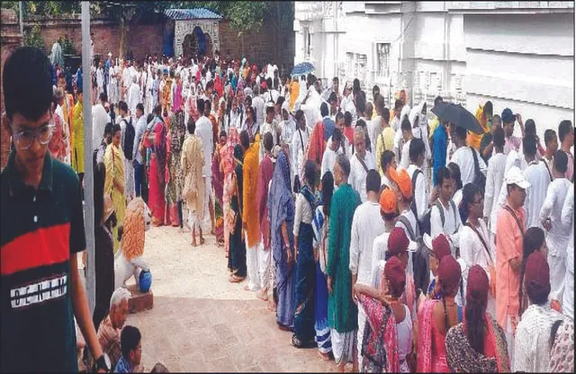 ଶ୍ରୀଅଲାରନାଥଙ୍କ ପୀଠରେ ଜମୁଛି ଭିଡ଼: ସୁରକ୍ଷା ବ୍ୟବସ୍ଥା ଶୂନ, ବଢ଼ୁଛି ଅସନ୍ତୋଷ