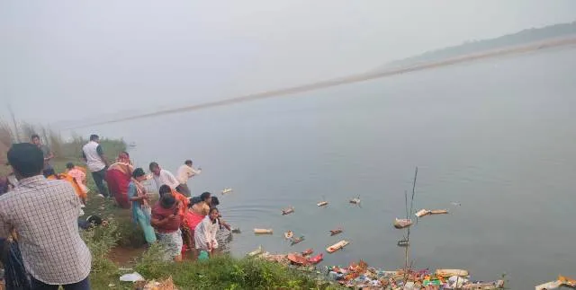 ଭୁବନେଶ୍ବର: କୁଆଖାଇ ନଦୀରେ ଡଙ୍ଗାଭସା