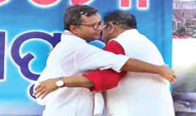 ପରବ ମଞ୍ଚରେ ଏକାଠି ହେଲେ ତାରା-ସପ୍ତଗିରି: ସମ୍ବର୍ଦ୍ଧିତ ହେବା ପରେ ତାରାଙ୍କ ପାଦ ଛୁଇଁ ପ୍ରଣାମ କଲେ ସପ୍ତଗିରି