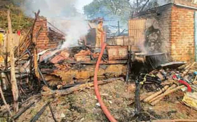 ଜିଅନ୍ତା ଜଳିଗଲେ ମହିଳା: ସ୍ବାମୀ ଓ ନାତୁଣୀ ଗୁରୁତର ଆହତ