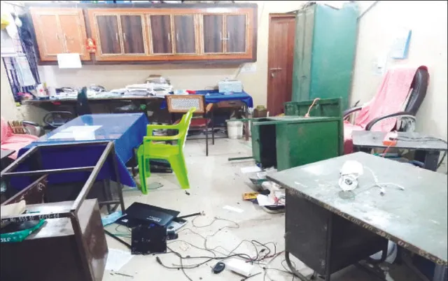 ବରଗଡ଼ ଅମ୍ବାଭୋନାରେ ବିସ୍ଫୋରକ ସ୍ଥିତି: ଥାନାରେ ବ୍ୟାପକ ଭଙ୍ଗାରୁଜା, ପୁଲିସ୍‌ ନିରବ, ରୁଜୁ ହୋଇନି ମାମଲା