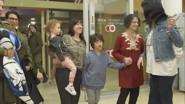 ୩ୟ ପର୍ଯ୍ୟାୟରେ ୪ ବର୍ଷୀୟ ବାଳିକା ସମେତ ୧୭ଜଣଙ୍କୁ ମୁକ୍ତ କଲା ହମାସ୍‌; ଲୋଡୁଛି ଚୁକ୍ତି ସମୟସୀମା ବୃଦ୍ଧି