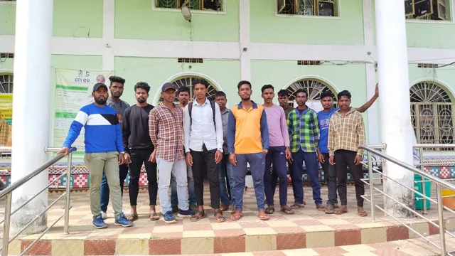 ରାସ୍ତା ପୁନଃରୁଦ୍ଧାର ପାଇଁ ବିଡିଓଙ୍କ ଦ୍ବାରସ୍ଥ ହେଲେ ତିନି ଦୁର୍ଗମ ଅଞ୍ଚଳର ଗ୍ରାମବାସୀ 